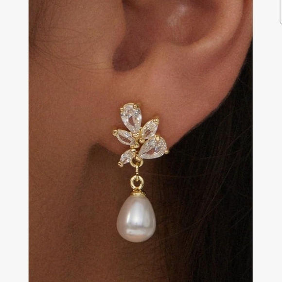 Elegant Gold and White Pearl Drop Earrings - Picture 2 of 2